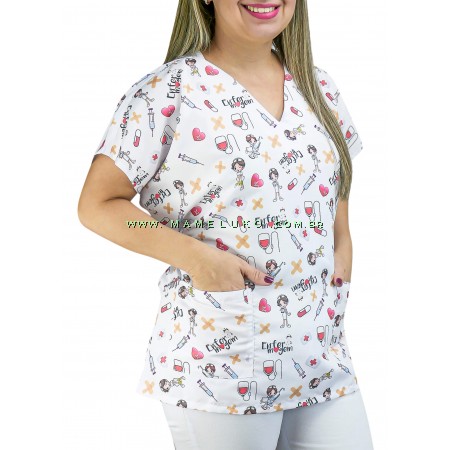 Scrubs Camiseta Mameluko Bata Hospitalar Estampa Clinica Amor pela Seringa - Branca