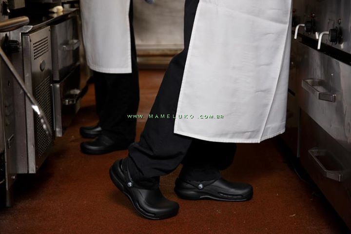 Babuche Crocs Bistro - Preto por R$169,90 na Mameluko