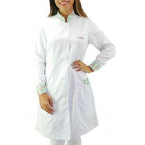 Jaleco Feminino Gola Padre com Estampa - Branco com Flores Jaleco Feminino Gola Padre com Estampa - Branco com Flores